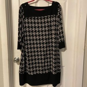 Houndstooth Shift Dress. Size 18/20. Like new!